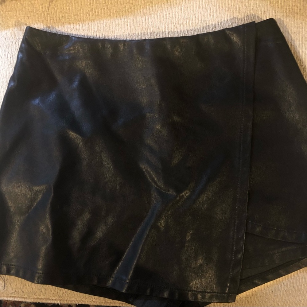 The Pants Store Faux Black Leather Skort Sz S
